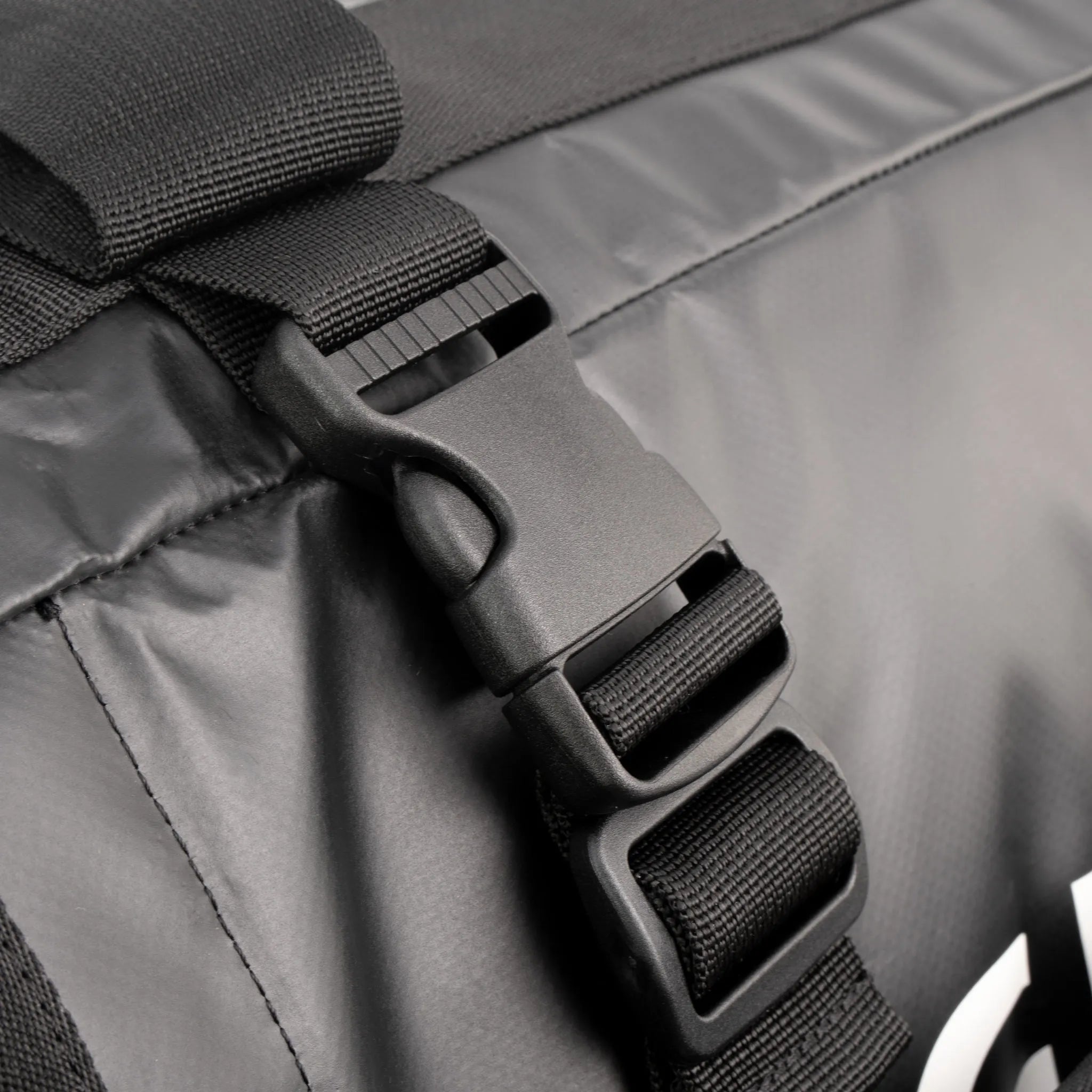 Seal Kit Bag - תיק ציוד עמיד וחזק עם נקודת חיבור עד 20ק"ג בנפח 65 ליטר